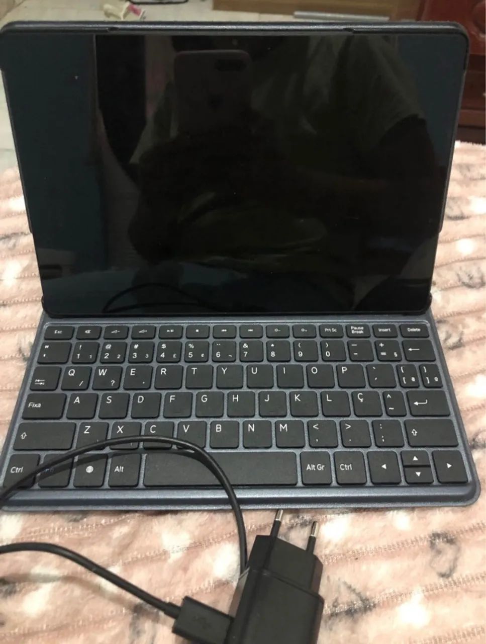 Tablet with Keyboard64312213398273123