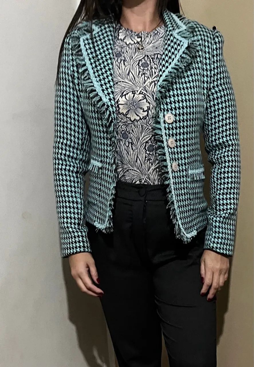 Blazer Tweed com Detalhes em Franja Elegante