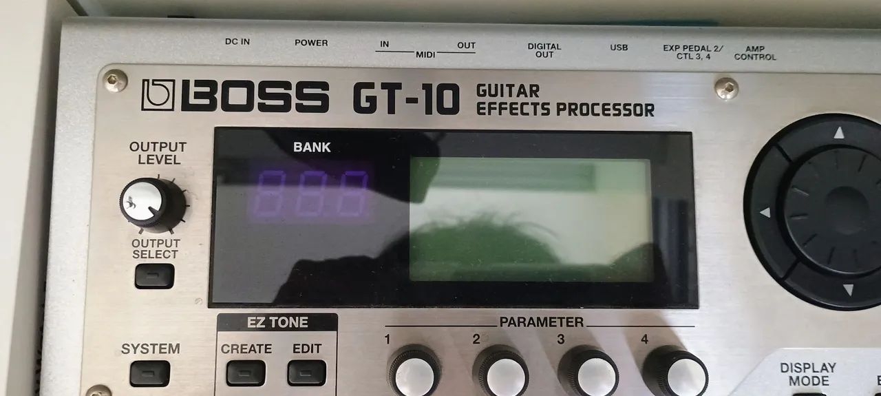 Pedaleira: Boss GT-10 Guitar Effects Processor