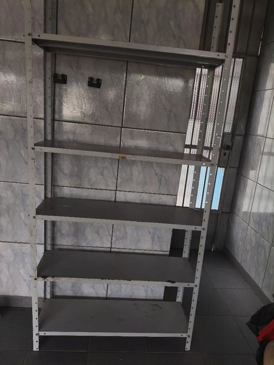 Estante de Prateleiras de Ferro