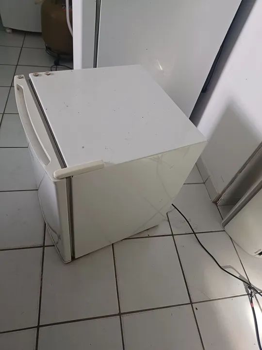 Mini Geladeira Electrolux Branca - Foto 2