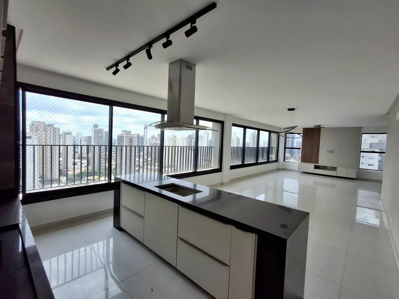 Apartamento para alugar com 3 suítes, 202m², andar inteiro, elevador privativo e lazer com