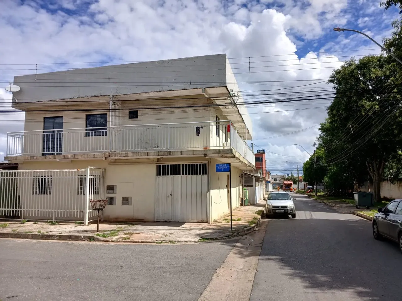 Imóvel para venda tem 300 metros quadrados com 7 quartos em Santa Maria - Brasília - DF