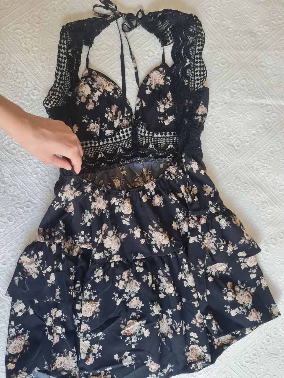 Vestido preto com flores - Foto 3
