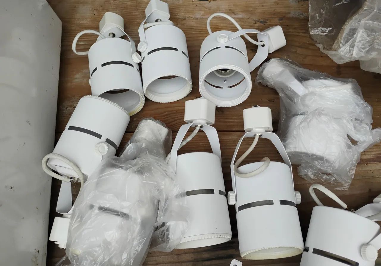 Bocal de lampadas cada, 64167707684739122