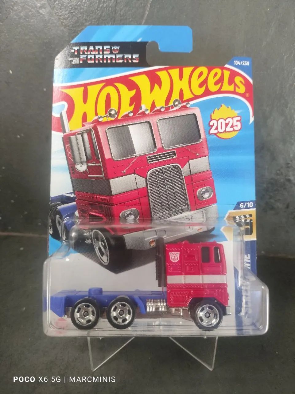 Miniatura Optimus Prime Transformers - Hot Wheels 2025 | 7 cm - Foto 2
