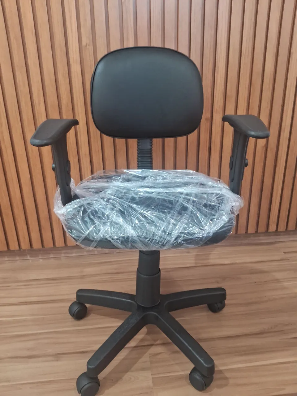 Cadeira de Escritório de couro **NOVA