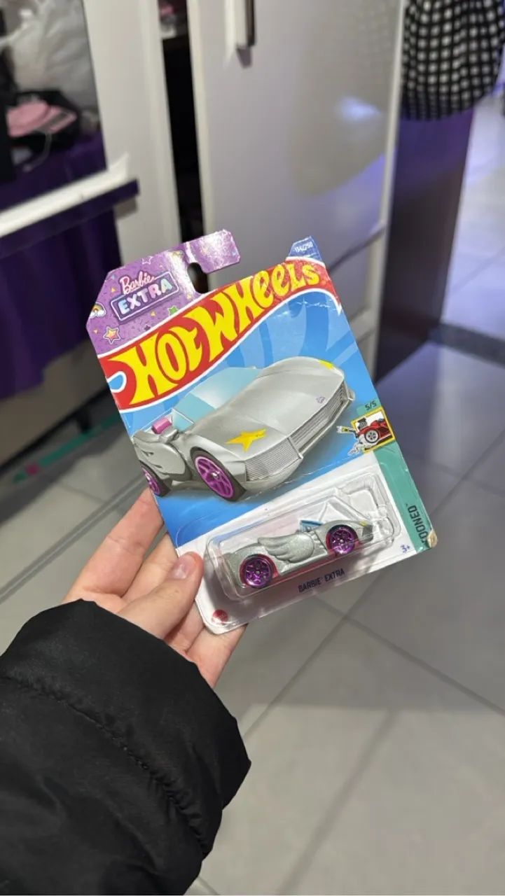 Hot Wheels Barbie Extra - Carrinho Colecionável