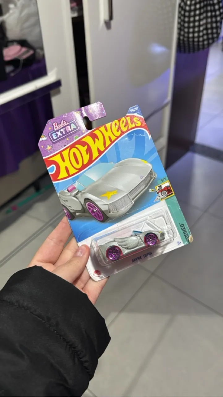 Hot Wheels Barbie Extra - Carrinho Colecionável