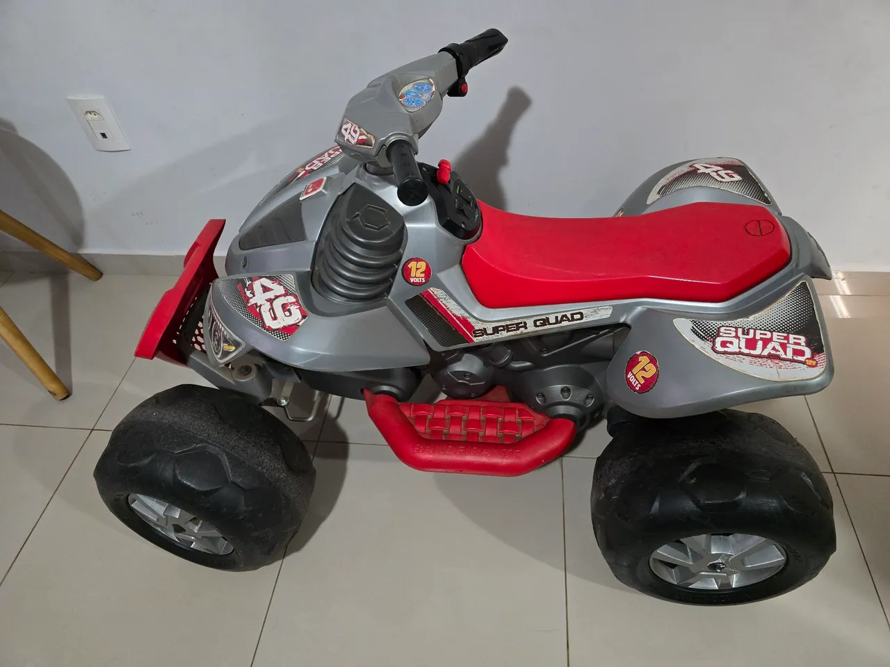 Quadriciclo Infantil Elétrico Bandeirantes modelo: Superquad