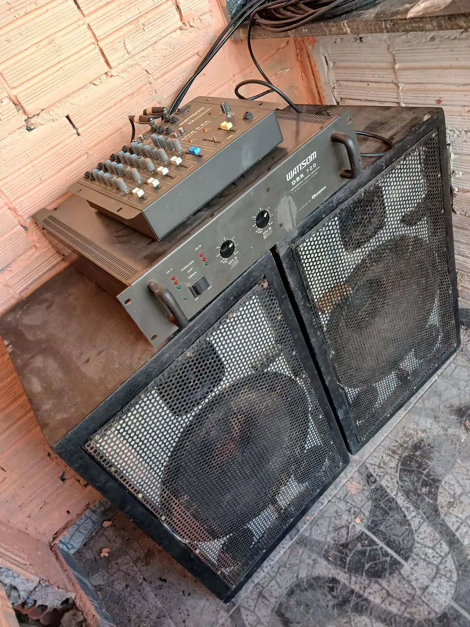 Caixa de som e amplificador 