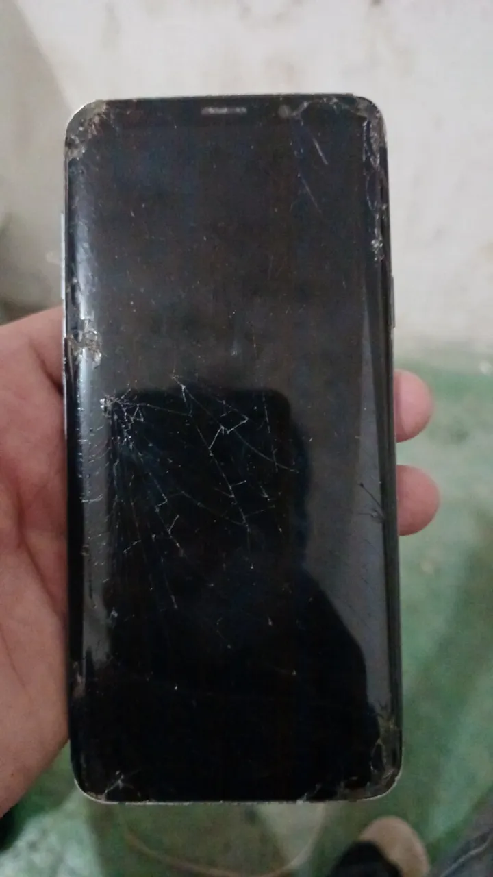 Vendo Galaxy S9 Plus tela quebrada com caixa e NF 200$