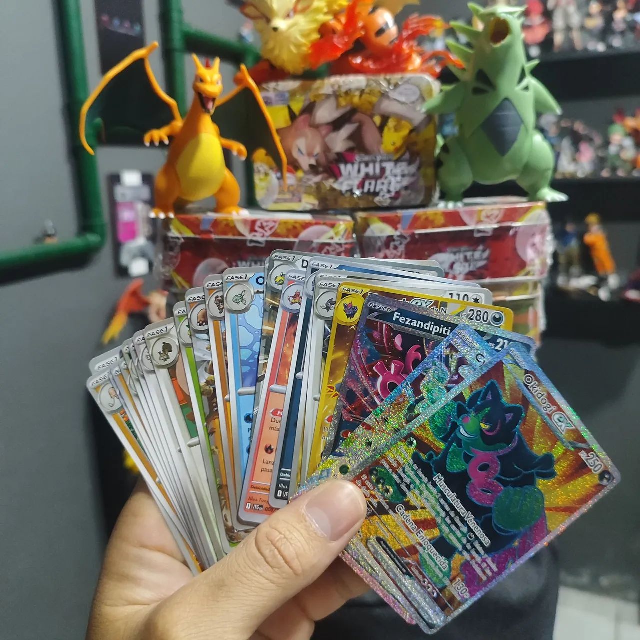 Box de cartas Pokémon novo Lacrado - Leia o anúncio - Foto 2