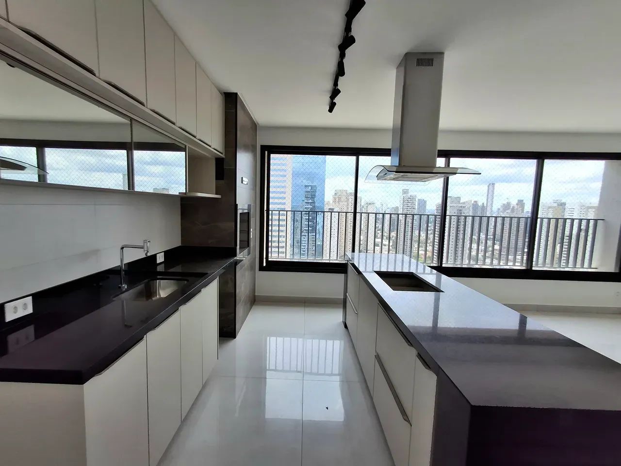Apartamento para alugar com 3 suítes, 202m², andar inteiro, elevador privativo e lazer com - Foto 8
