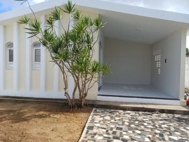 Alugo casa ampla na região mais central e valorizada de Parnamirim!