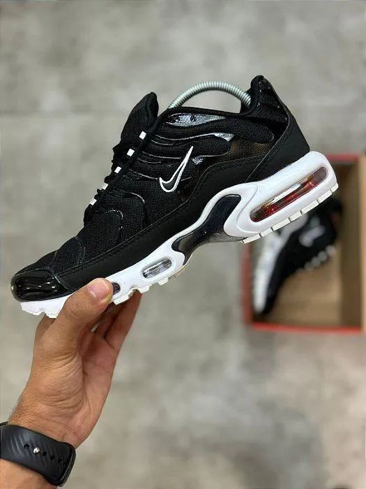 Nike Air Max Plus - Preto c/ Branco