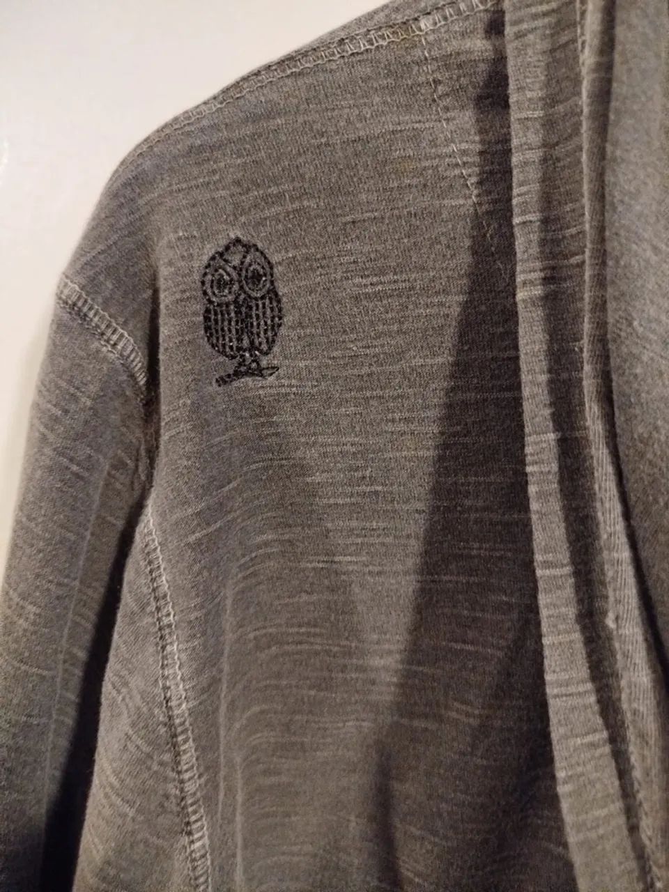 Blusa com Capuz Cinza - Foto 5