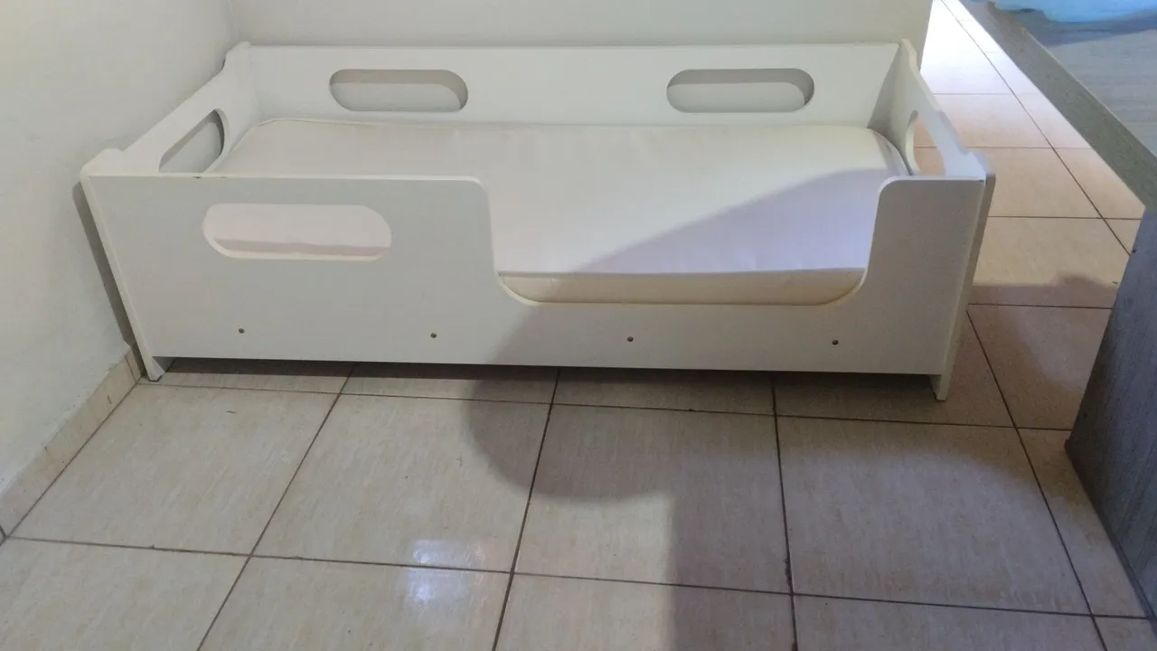 Cama montessoriana infantil