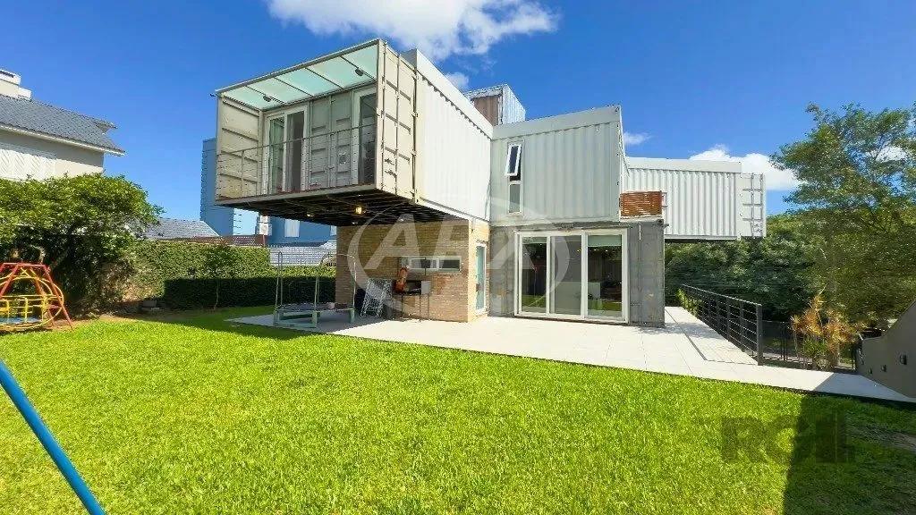 Casa de 333.24m² no bairro Teresópolis, com 3 quar