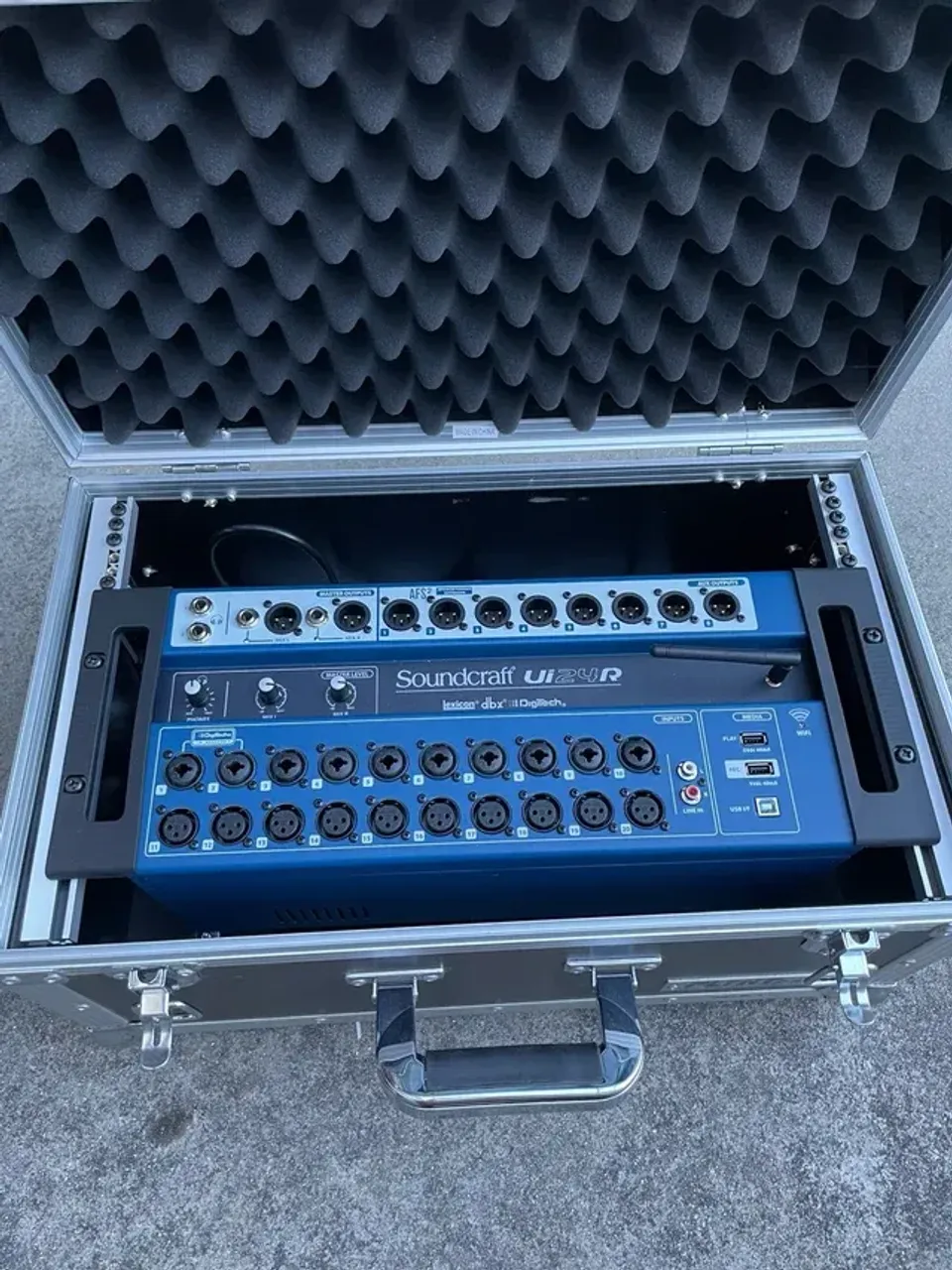 Mesa de som Digital Soundcraft Ui24R