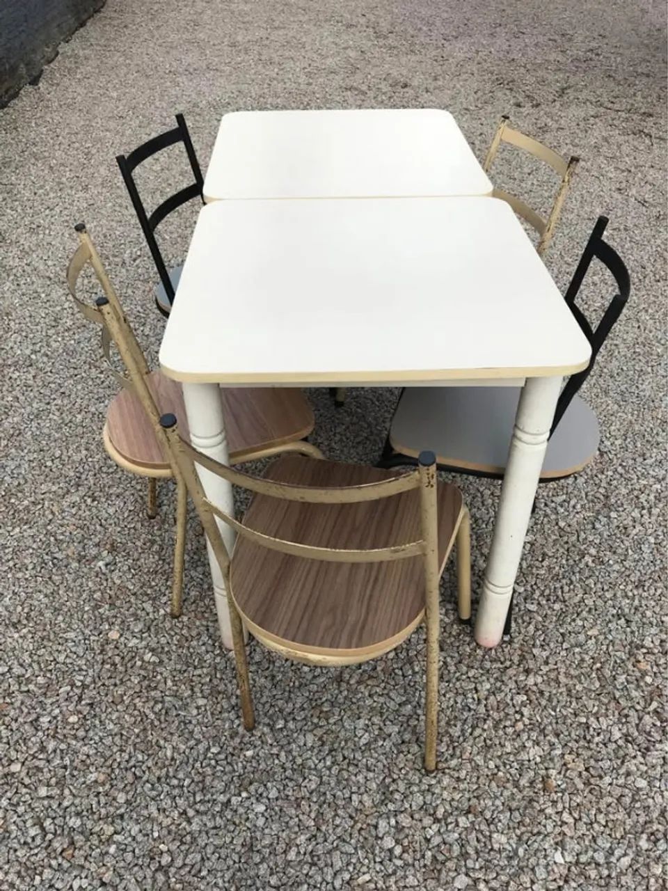 Mesa com 5 cadeiras! Dimensões na descrição do anúncio!! - Foto 3