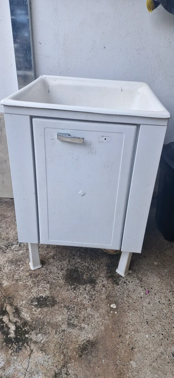 Tanque de lavar roupa com gabinete