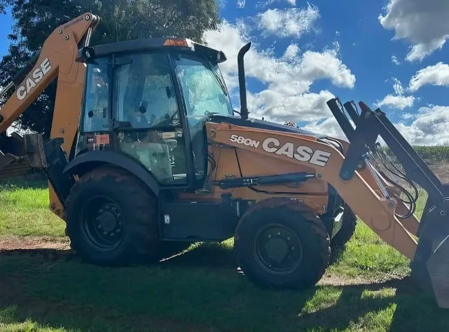 Retroescavadeira case 580n ano 2021