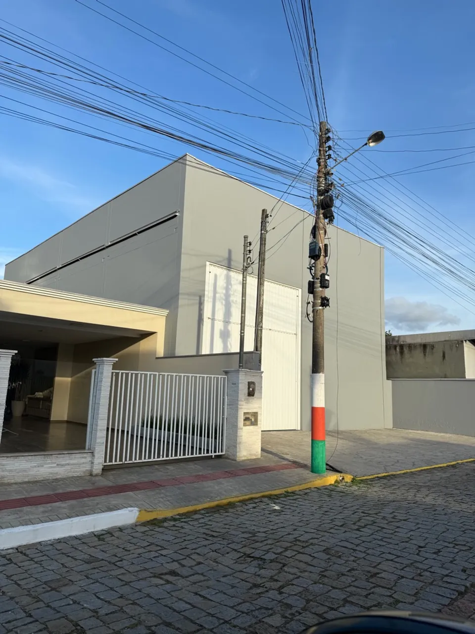 Alugo galpão centro Camboriu