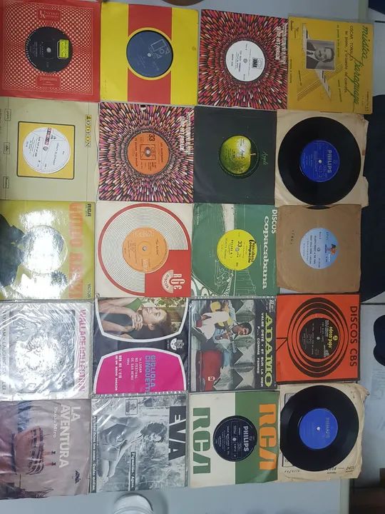Coleção de discos de vinil antigos