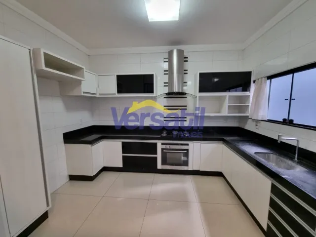 Casa com 4Q na Qd. 206S, confira!!!