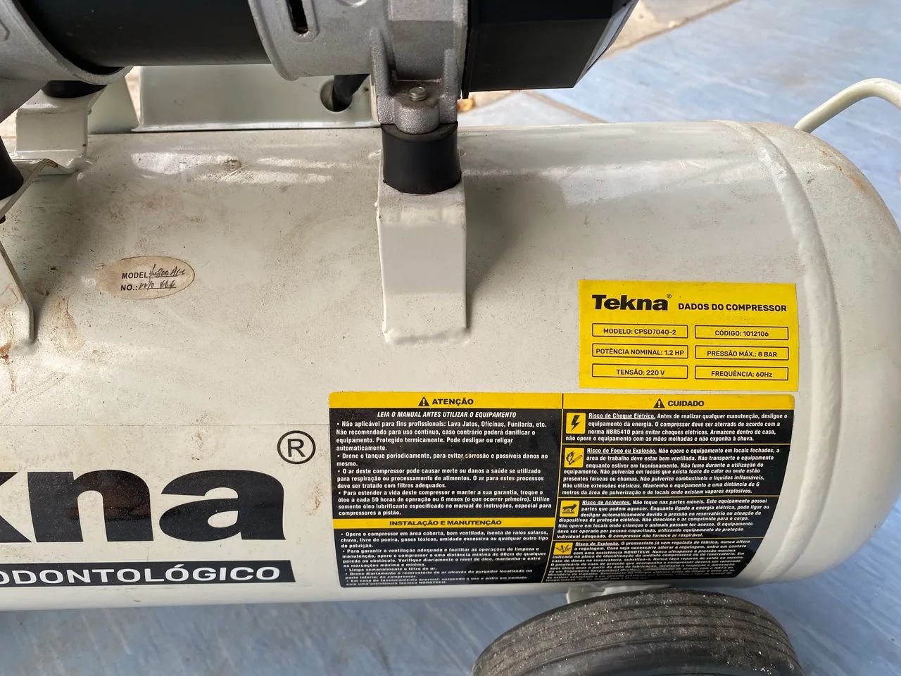 Compressor odontológico tekna 35Litros 7040 - Equipamentos Médicos