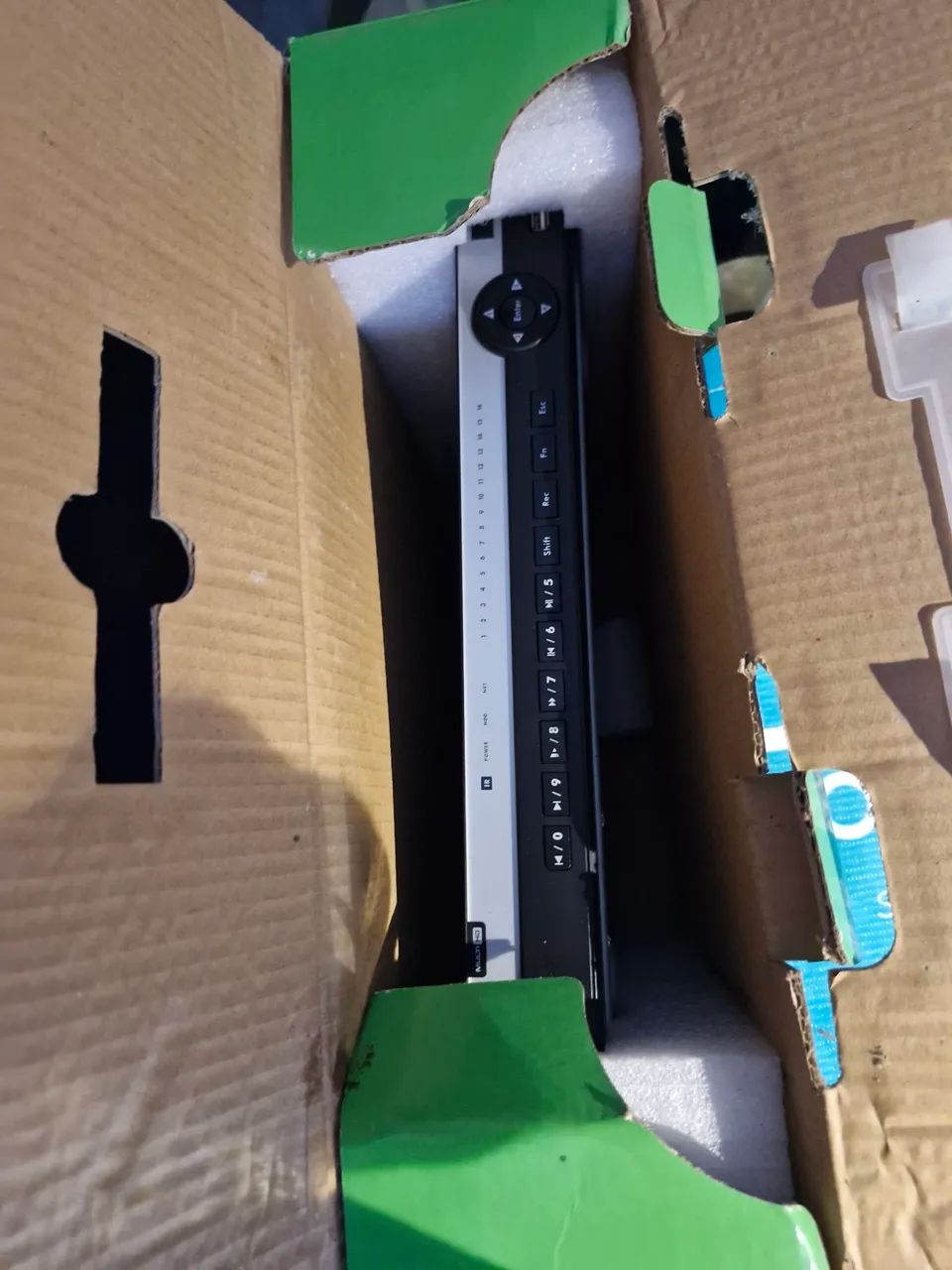 Switch Intelbras SF 900 Hi-PoE + 8 Portas - Foto 4