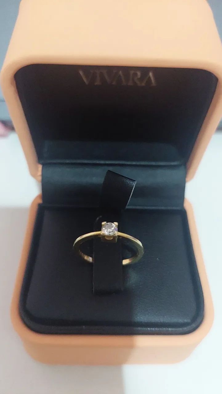 Anel Vivara ouro 18k com diamante 0,13 CT 