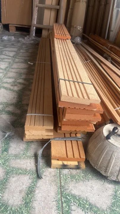 Portas de madeira crua lisa e com friso 2,10x80 70 60  - Foto 2