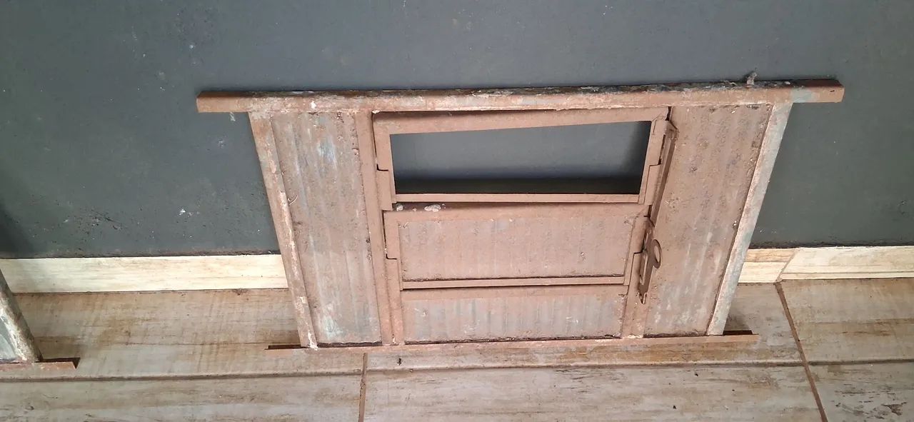 Two tilt-and-turn bathroom windows65204105221121120