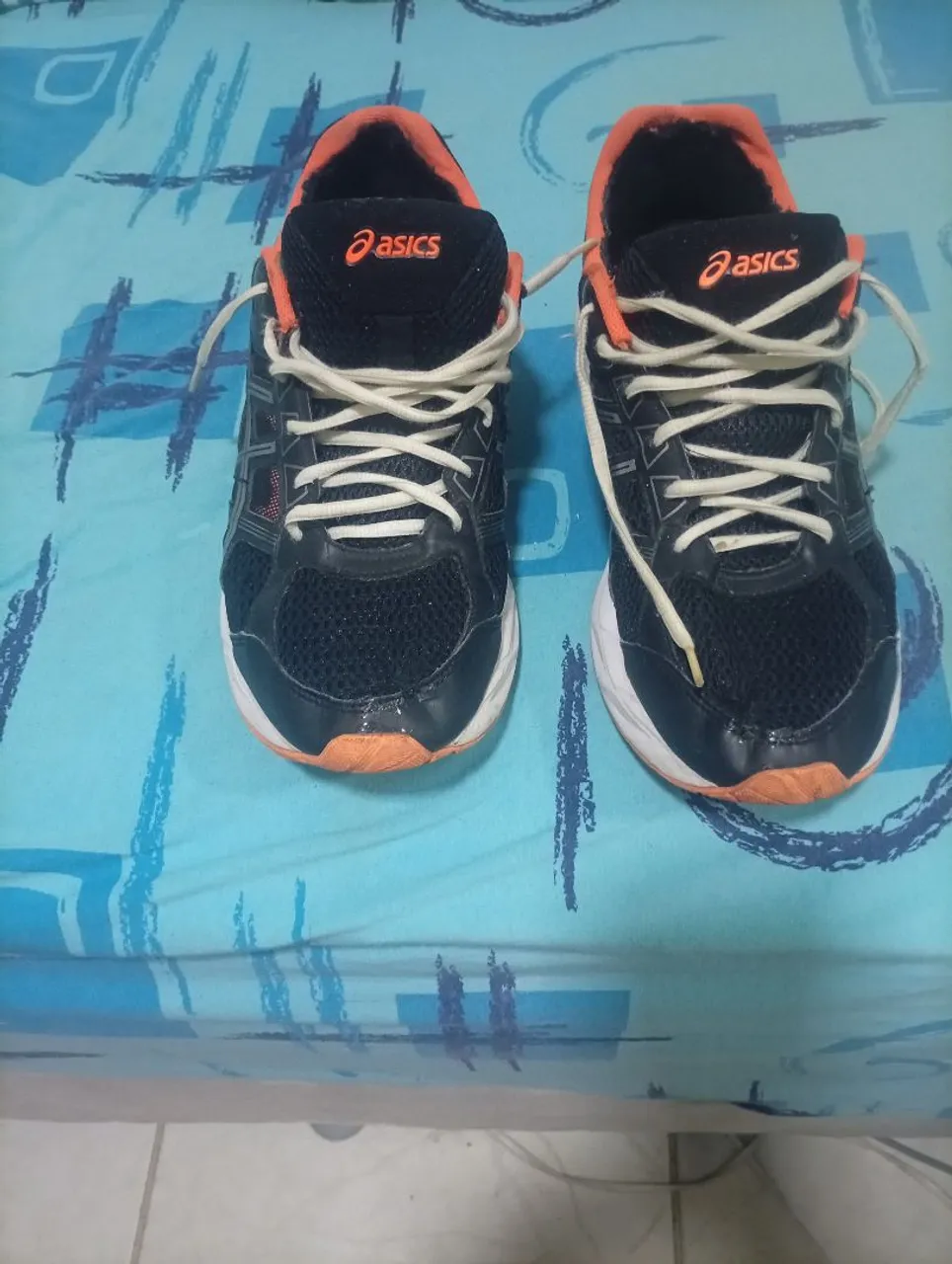 Tênis Asics Preto e Laranja