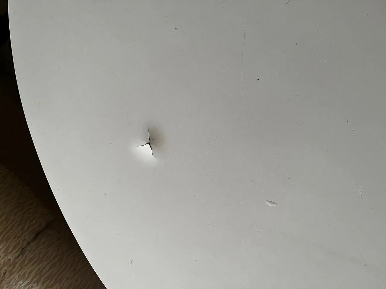 Round table with laminated top (white Formica)64168527007617122