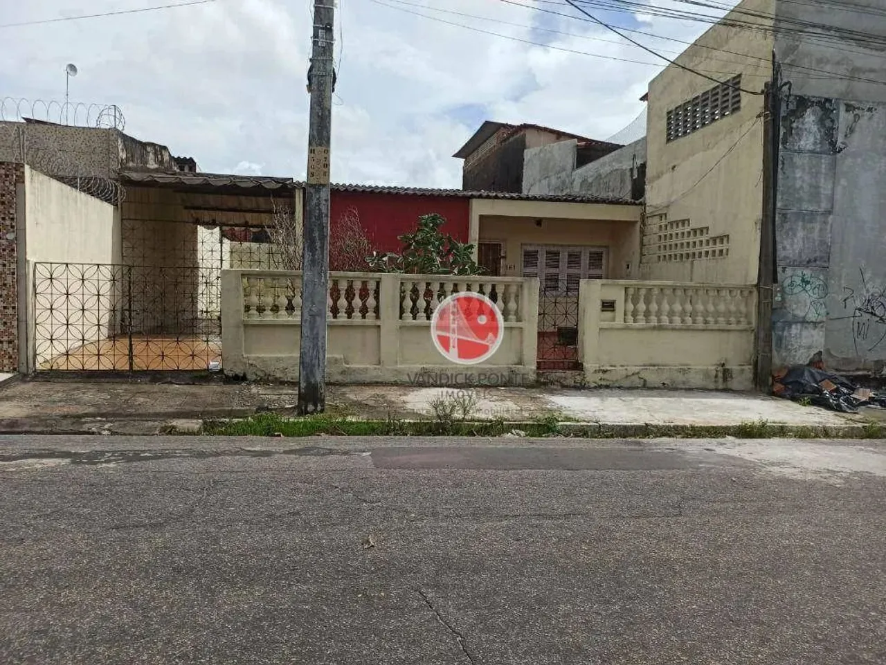 CASA PLANA A VENDA NO BAIRRO JOSÉ WALTER