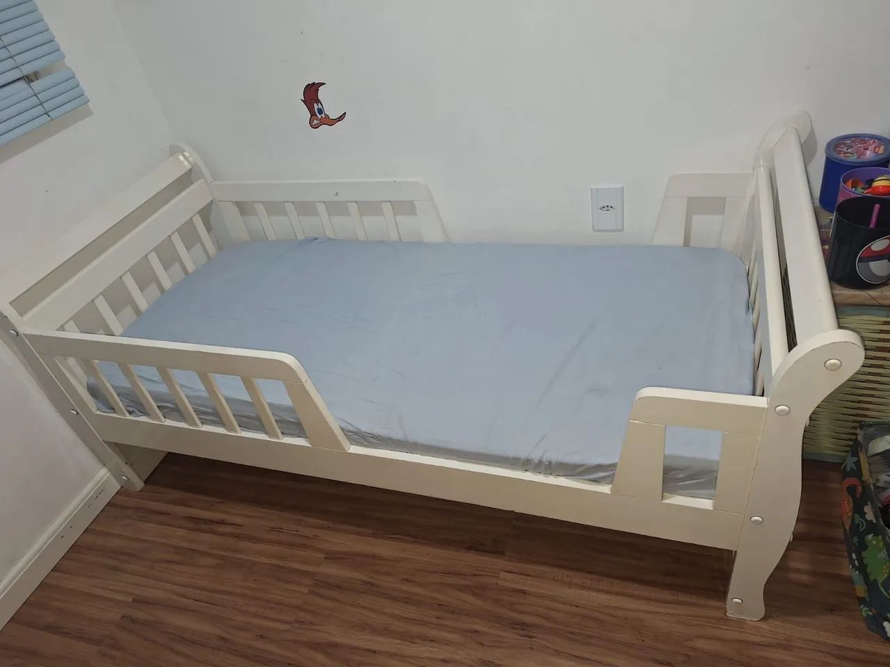 Mini Cama de solteiro branca com grade de proteção - Foto 2
