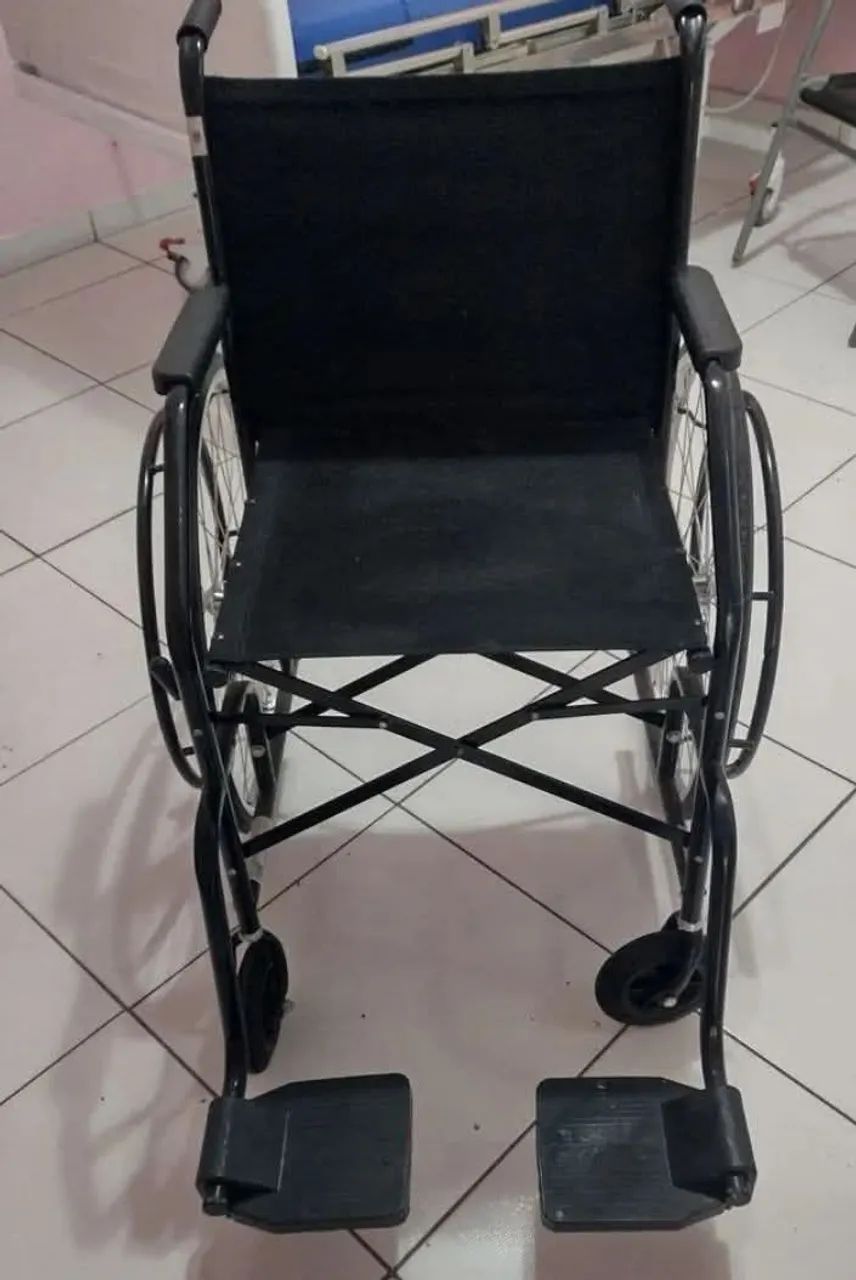 Cadeira de Rodas, dobrável - R$399,99 - Foto 2