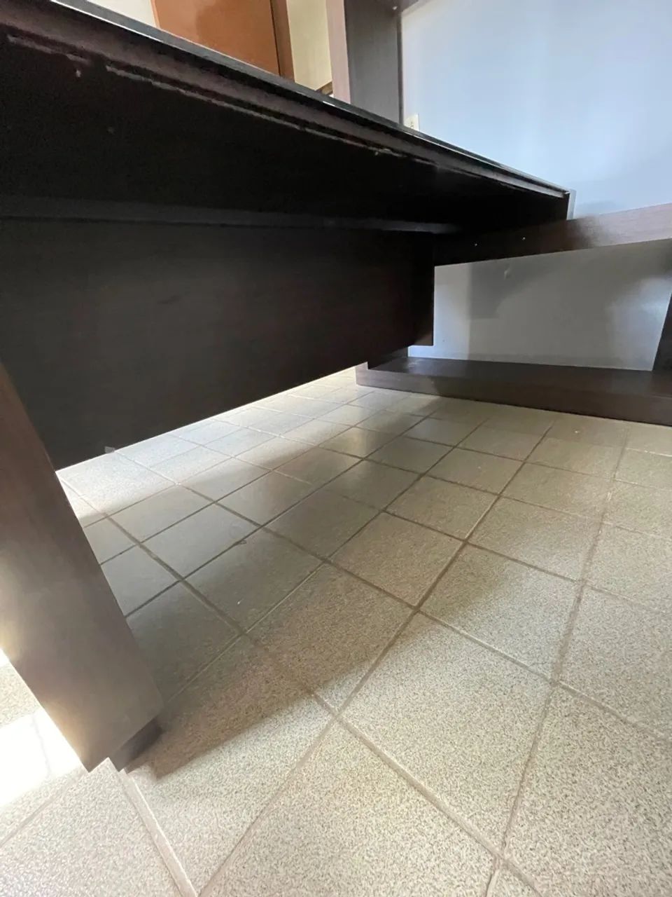 Desk with Shelves + Glass Top - R$ 500.0064739715248515121