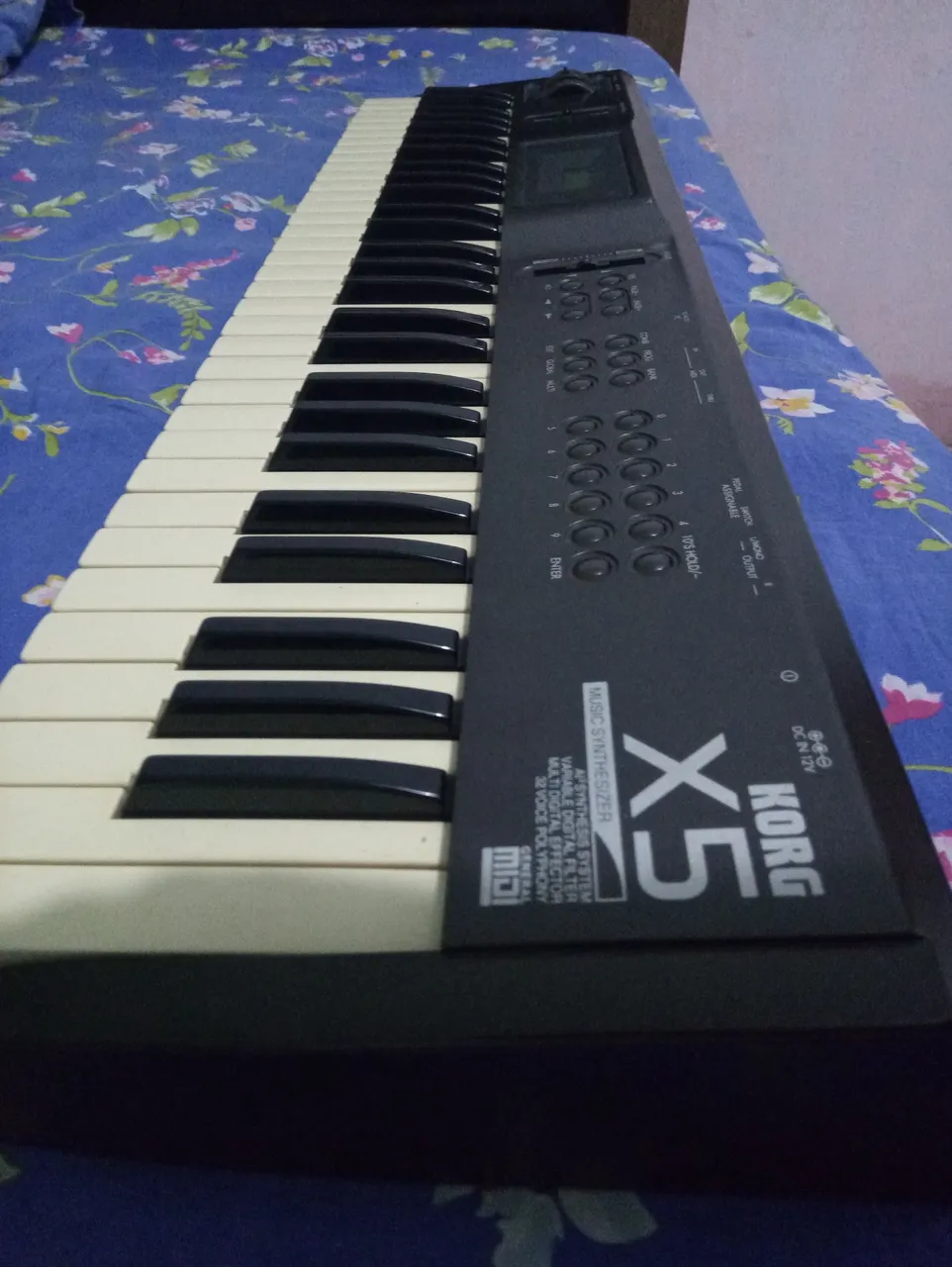 Teclado Korg X5 - Sintetizador Musical
