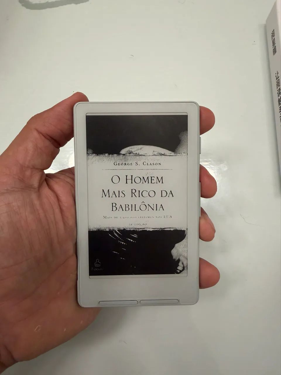 XTEINK X4, O MINI KINDLE, O MELHOR ACESSÓRIO PARA SEU IPHONE, BAIXA LIVROS GRÁTIS.