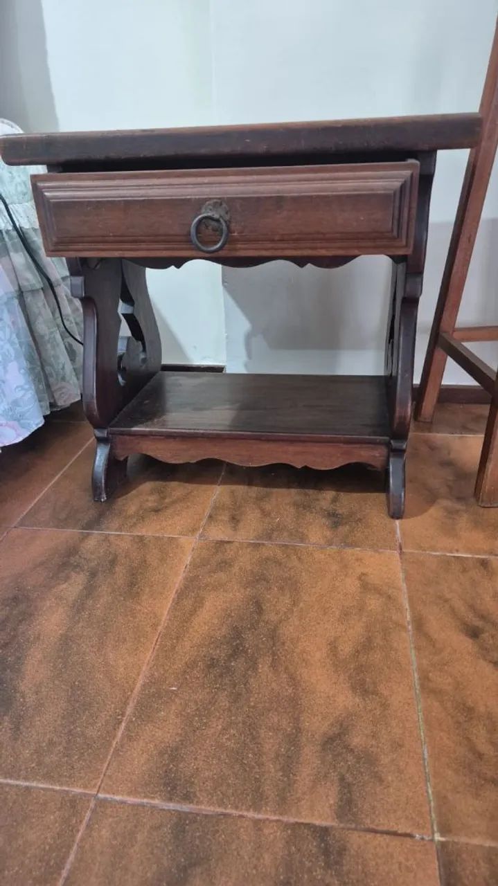 Mesinha de cabeceira