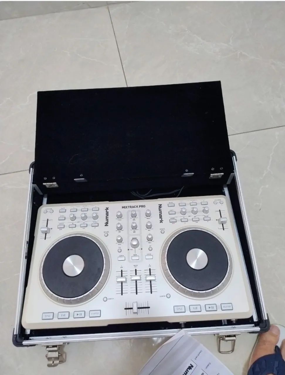 Controlador DJ Numark Mixtrack Pro + Case Rígido Maleta  - Foto 3