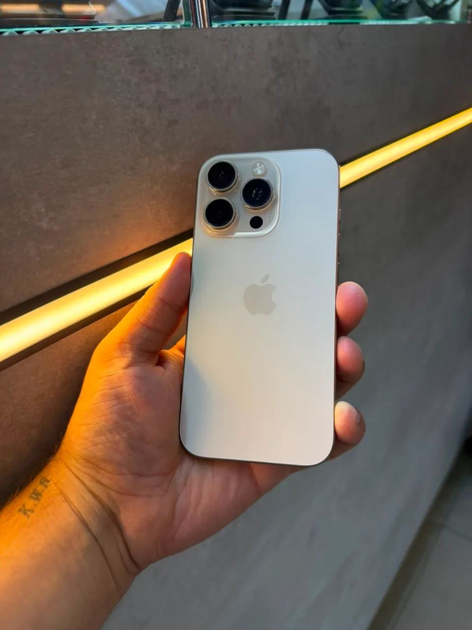 iPhone 16 Pro 128GB desert 