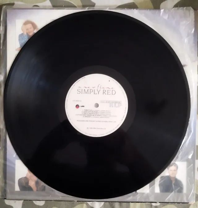 LP Simply Red – Life SIMPLY RED - Life - Amazon.com Music