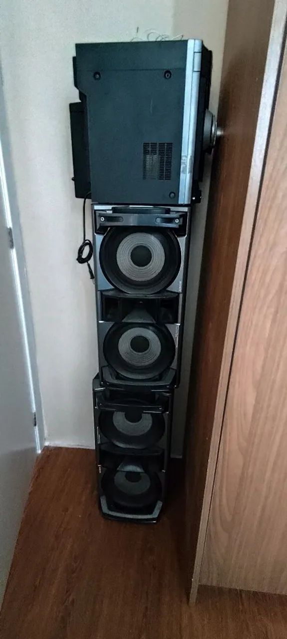 Som com duas caixas em perfeito estado