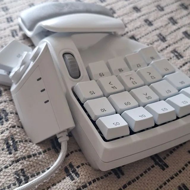 Keypad Gamer Razer Tartarus Pro Mercury White - Switch Óptico Analógico - Foto 3