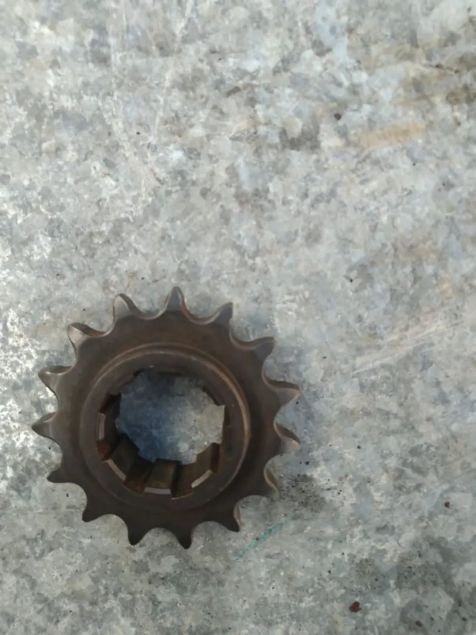 Engrenagem do eixo das enxadas rotativa Tobatta M140 - Foto 2